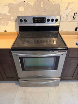 Frigidaire combo stove and dishwasher.