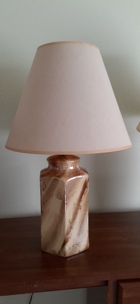 Smooth Ceramic Lamp
