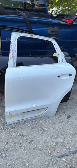 2015 2016 2017 2018 PORSCHE MACAN LEFT REAR DOOR SHELL