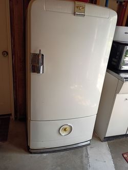 Refrigerator vintage 1950's