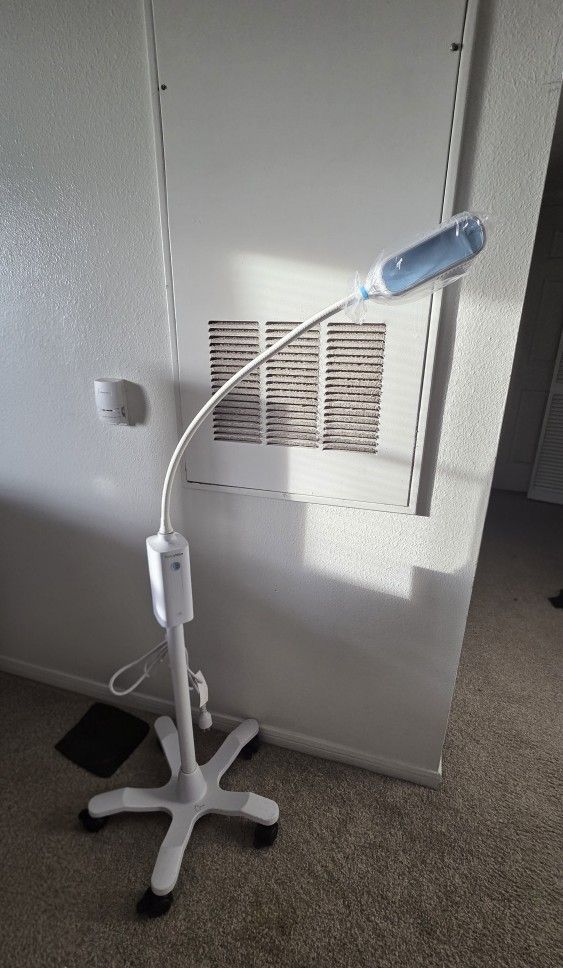 Esthetician Lamp