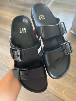 Women’s sz 9 GAP Eva Buckle Sandals