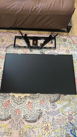Flat Screen TV with Wall Mount