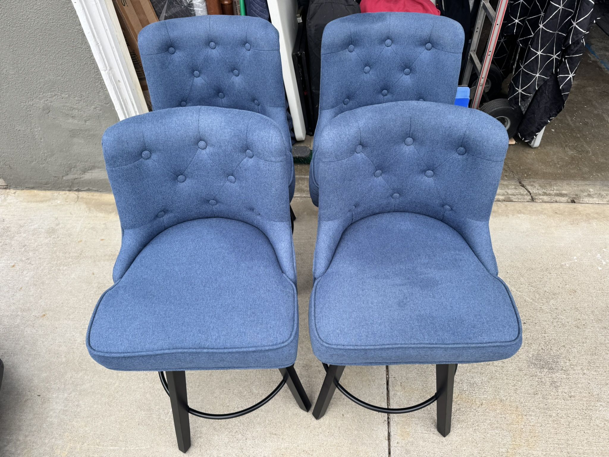 BAR STOOL SET OF 4 WILLING TO NEGOTIATE NEED GONE!