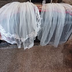 2 New Wedding Veils Both Are Elbow Length Asking $20 Each Or Both For $35 Must Pick Up Broadway And APACHE BUCKEYE AZ CASH ONLY PLS THANKS 