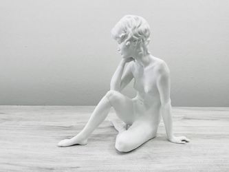 Kaiser Figurine Woman Meditation
