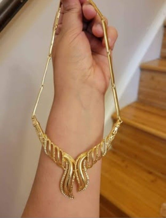 Brand new staniless steel womens set . Necklace. Bracelet. Earring and one size ring 