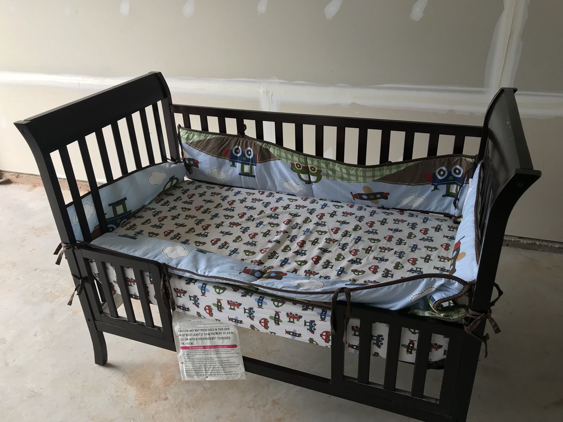 Baby crib and toddler bed with changer, bumper and sheet