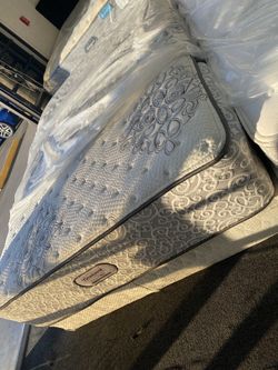 Queen Mattress Beautyrest Legend 