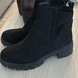 Women’s Suede Boots - 7.5