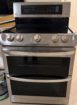 Range Double Oven Electric Range – Stainless Steel – Works Great