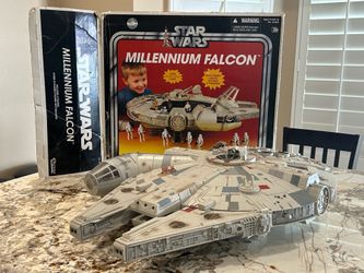 2012 Toys R us exclusive Star Wars millennium falcon