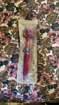 Ursula doorable pen