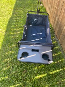 Garden cart wagon collapses drink holders