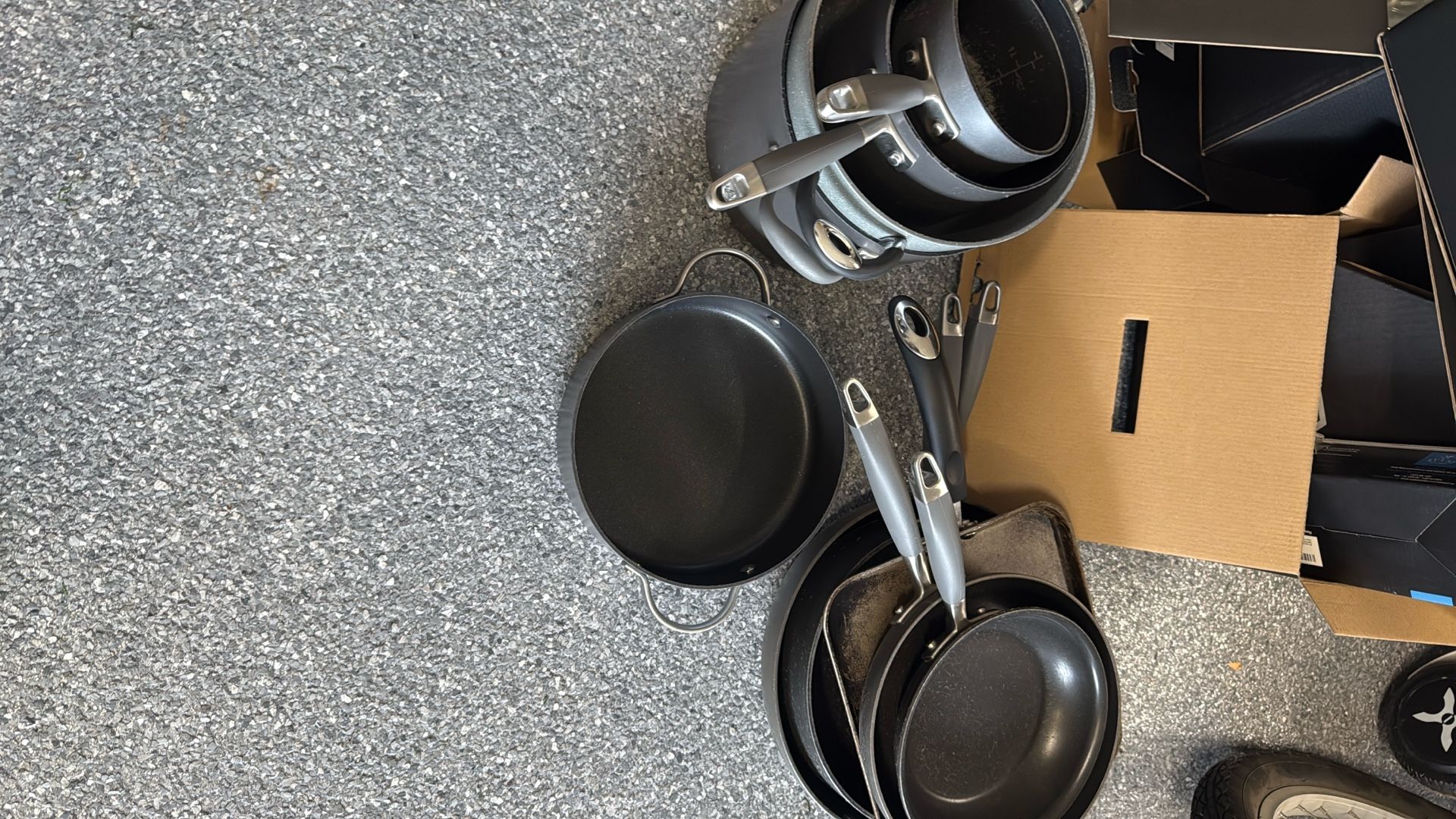 Pots & Pans With Lids 