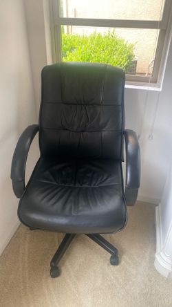 Black office chair