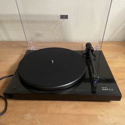 Music Hall MMF 2.2 Turntable 