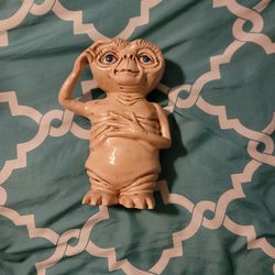 E.T Extra Teresseterial ceramic statue