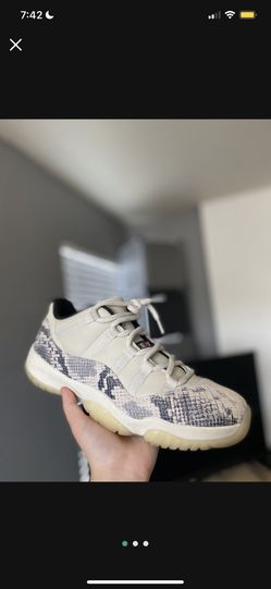 Jordan 11 Low Snakeskin Light Bone Size 9