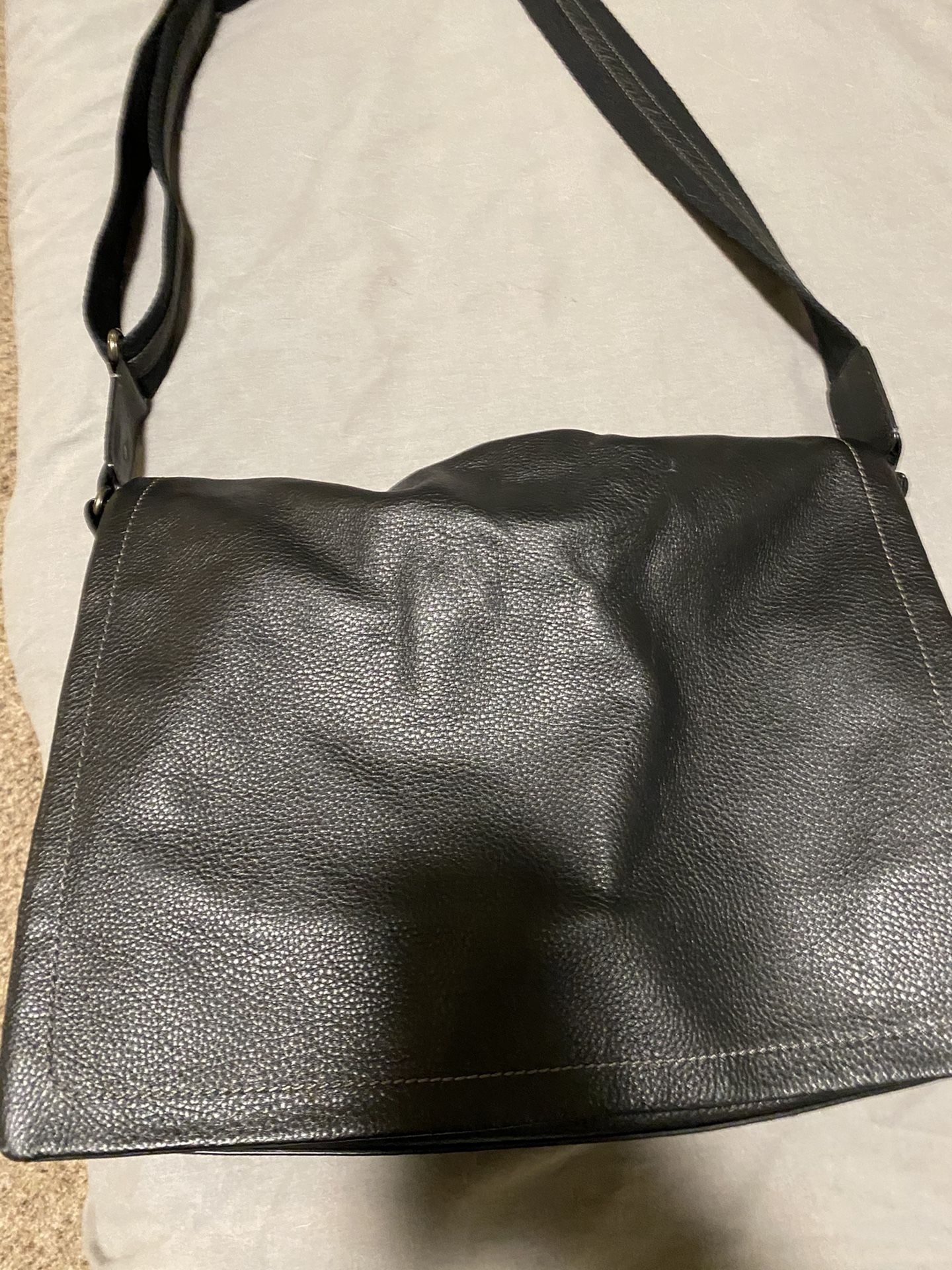 Levenger Messenger Bag *NEW *