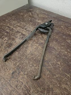 Vintage Strap Cutter