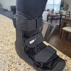 Formfit Walker Air Boot For Either Foot Size l