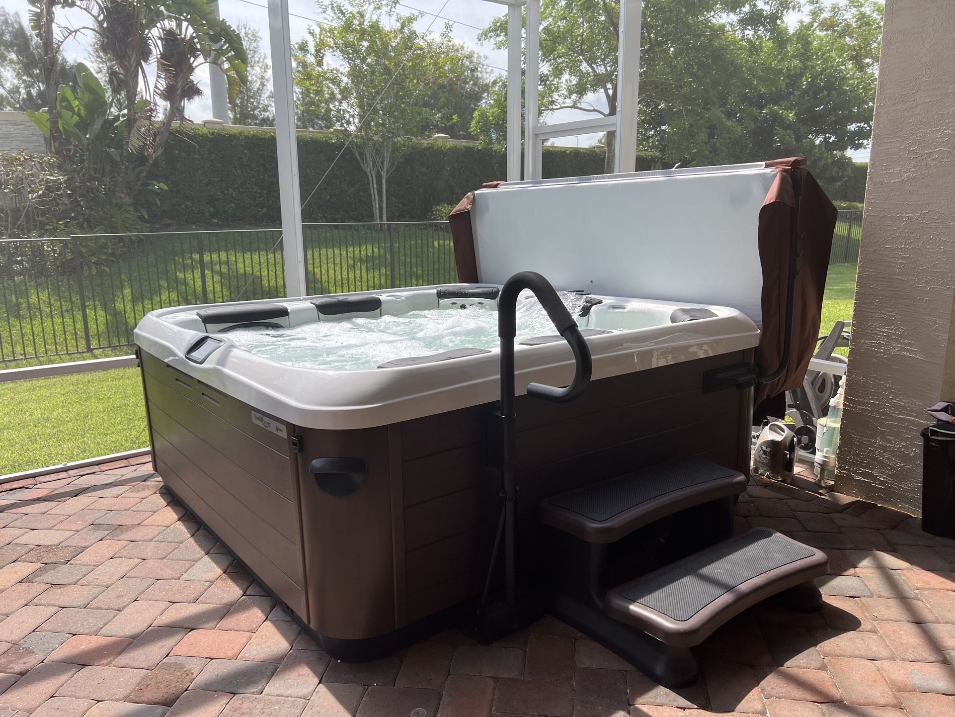 BULLFROG SPA HOT TUB A8 Plus A-1 Pools