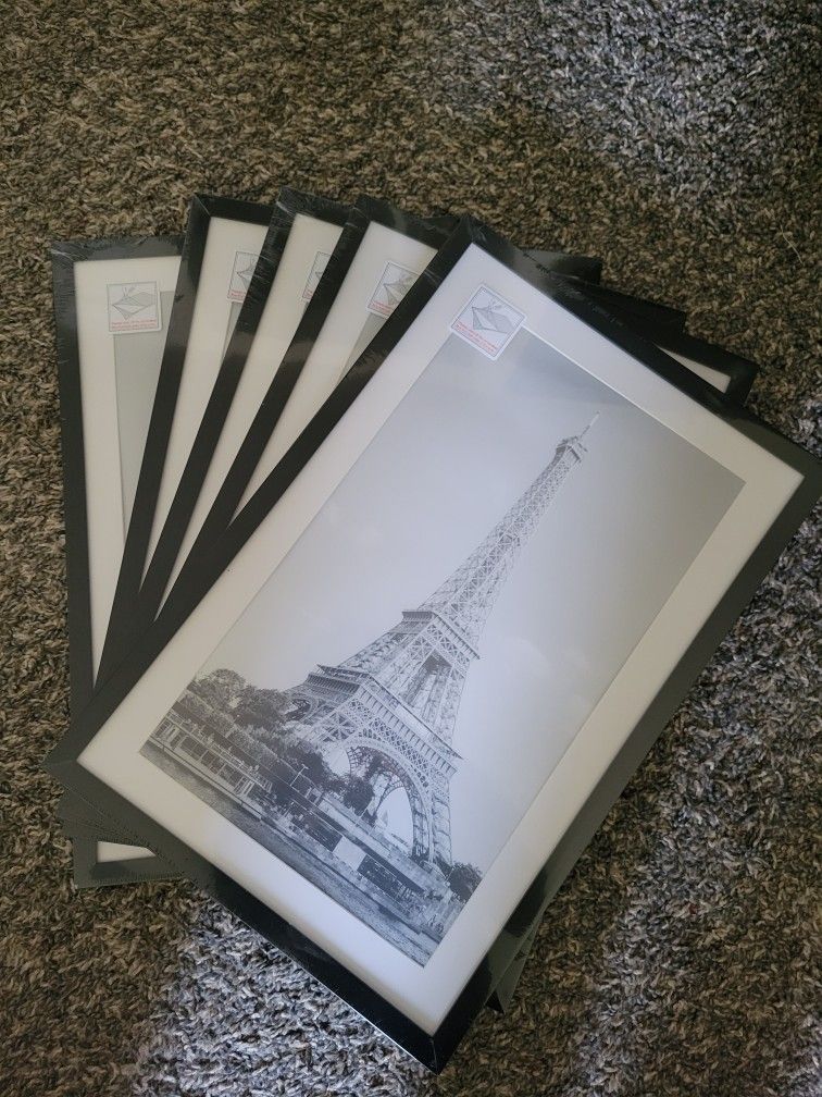 5 Plexiglass Picture Frames, Size 11x17