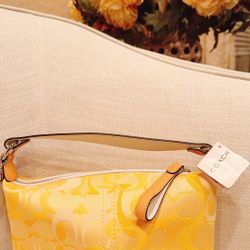 🌼 NWT Coach Signature Canvas Shoulder Bag – Bright Yellow 🌼