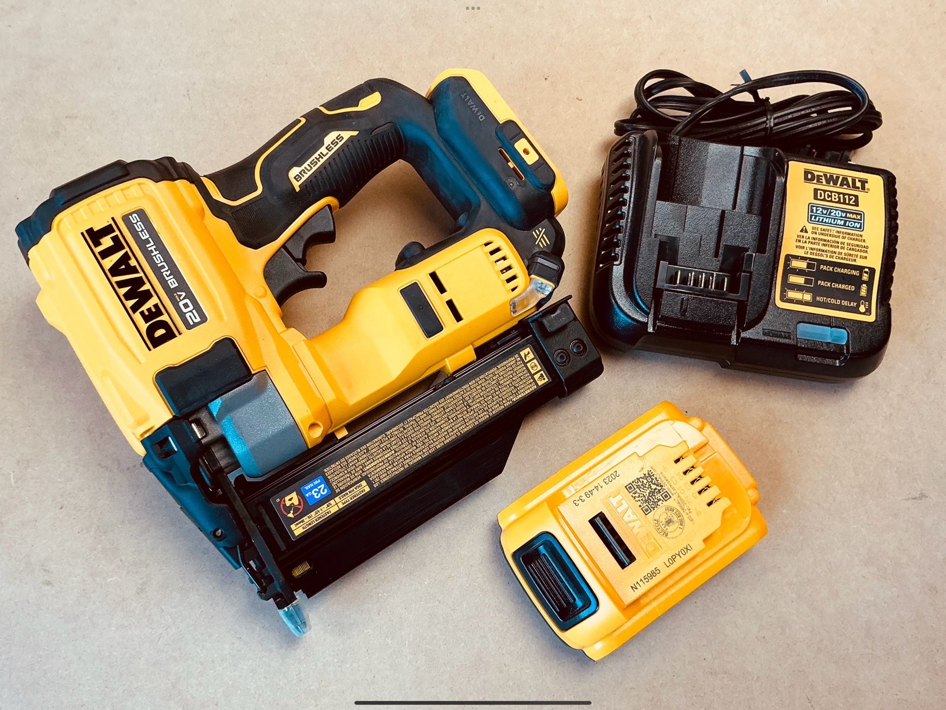 DEWALT DCN623D1 ATOMIC 20V MAX Lithium Ion Cordless 23 Gauge Pin Nailer Kit with 2.0Ah Battery and Charger