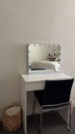White Hollywood Vanity Mirror with Lights