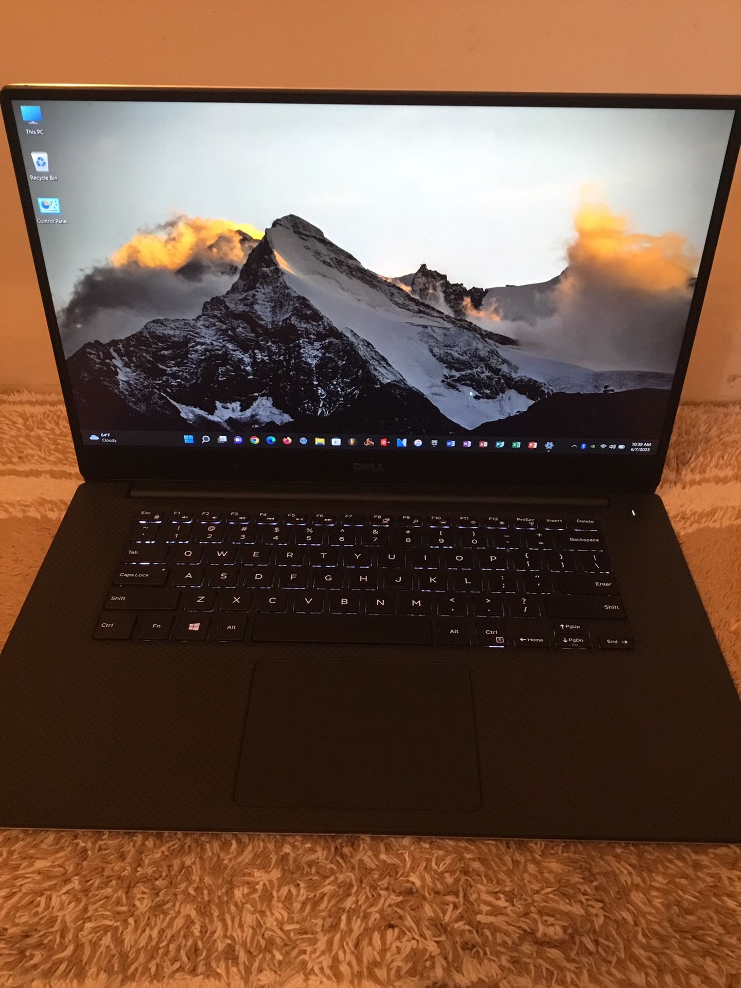DELL XPS 9560/Gaming Laptop/GTX 1050 4GB/FL Studio 20/Autotune/Sony Vegas Pro 14/Virtual DJ and more/charger Included