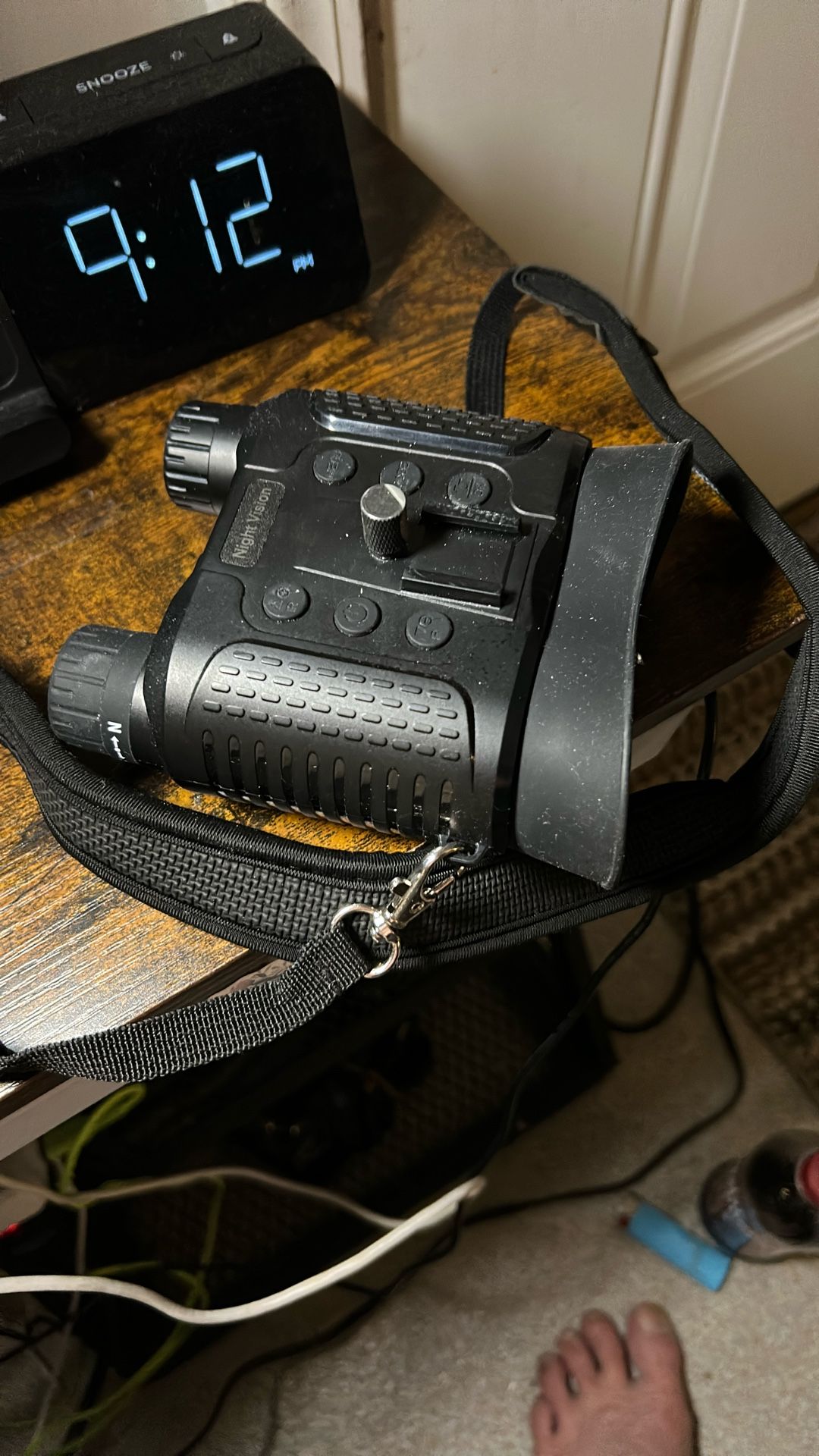 Night vision binoculars and a one eyed night vision come for this for free