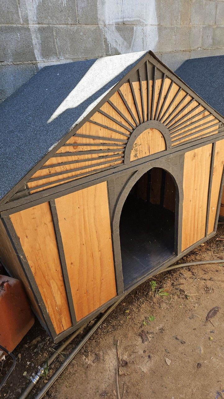 Large Dog House (Currently 1 Available) 