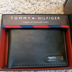 **** TOMMY HILFIGER WALLET ****