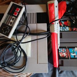 Reg nintendo with Those 2 Classic  game's everything works.