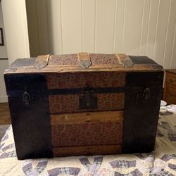 Vintage Victorian Steamer Trunk