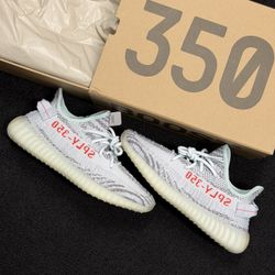DS Brand New Yeezy 350 V2 Blue Tint size 8.5