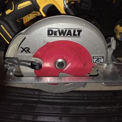 DEWALT XR BRUSHLESS 20V 7 1/4 CIRCULAR SAW $140 FIRM