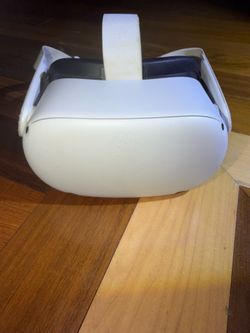 Oculus Meta Quest2 vr headset with remotes