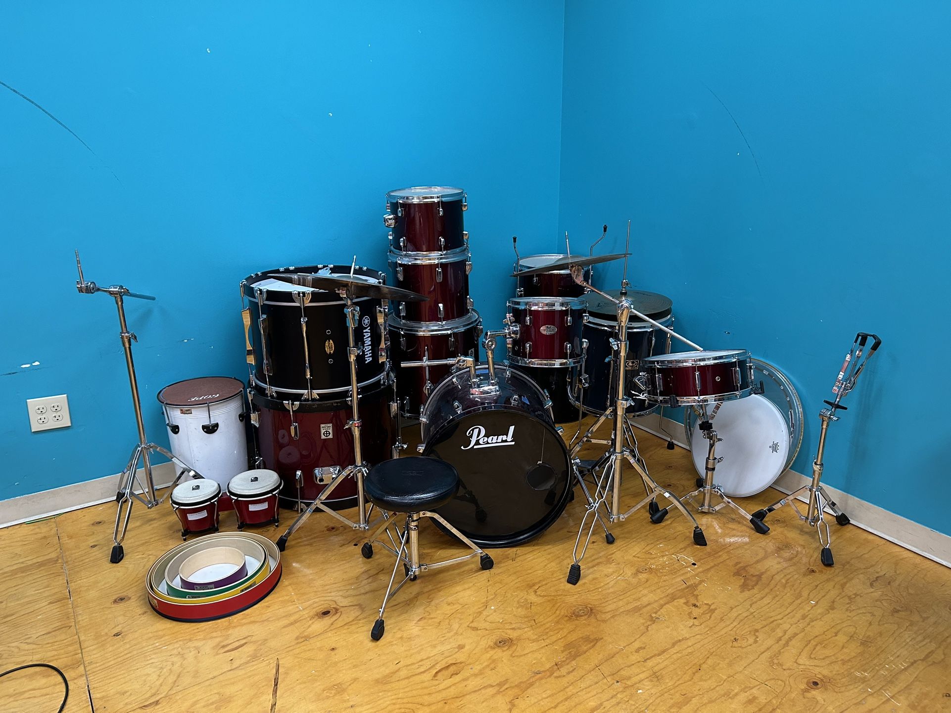 Pearl 5-Piece Drum Set + +