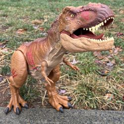 Jurassic World Mattel SUPER Colossal 42" Long Screaming T-Rex Battle Damaged