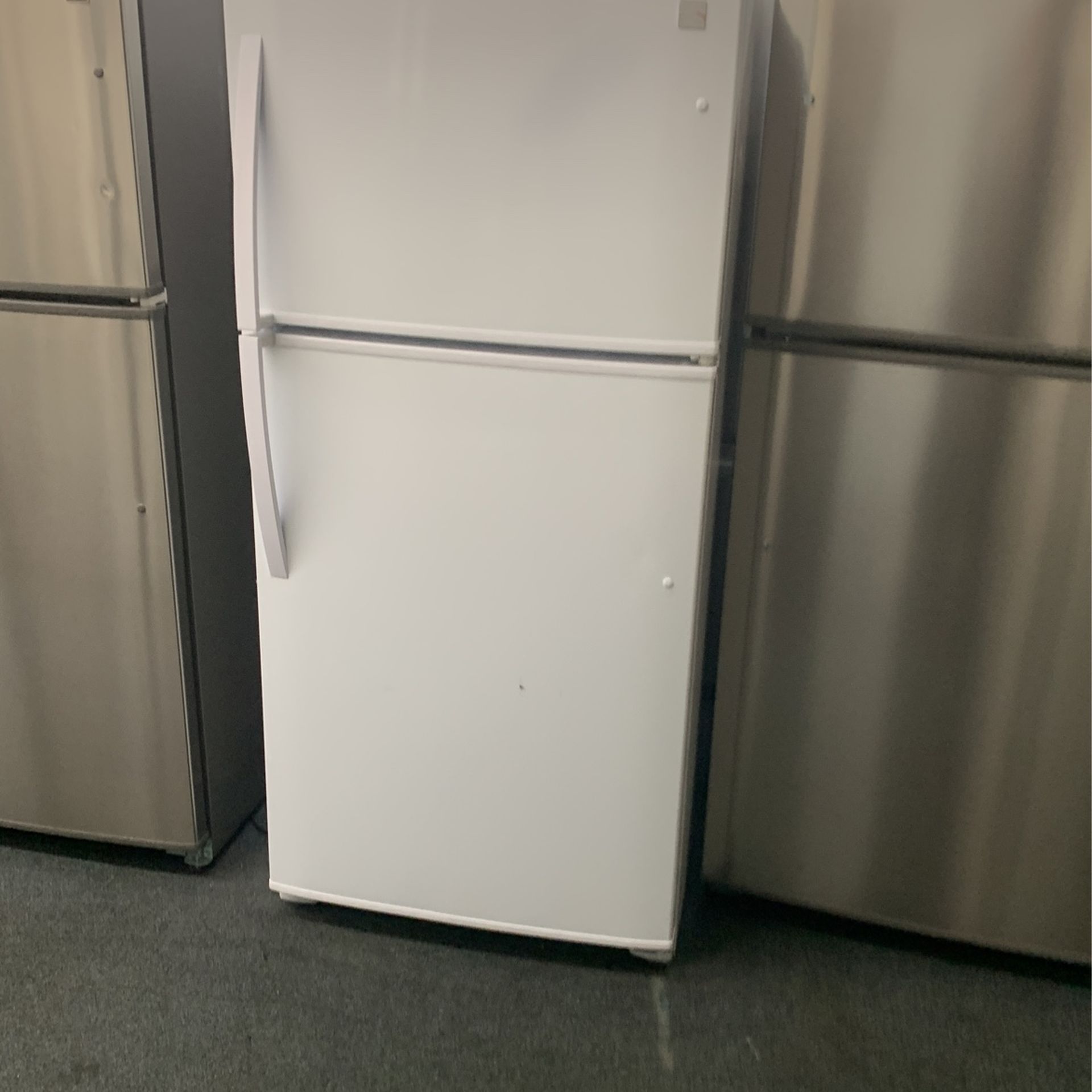Kenmore 30” 18 Cu Ft Top Freezer Refrigerator