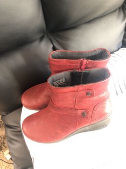 Sz 9 Red Keen Boots