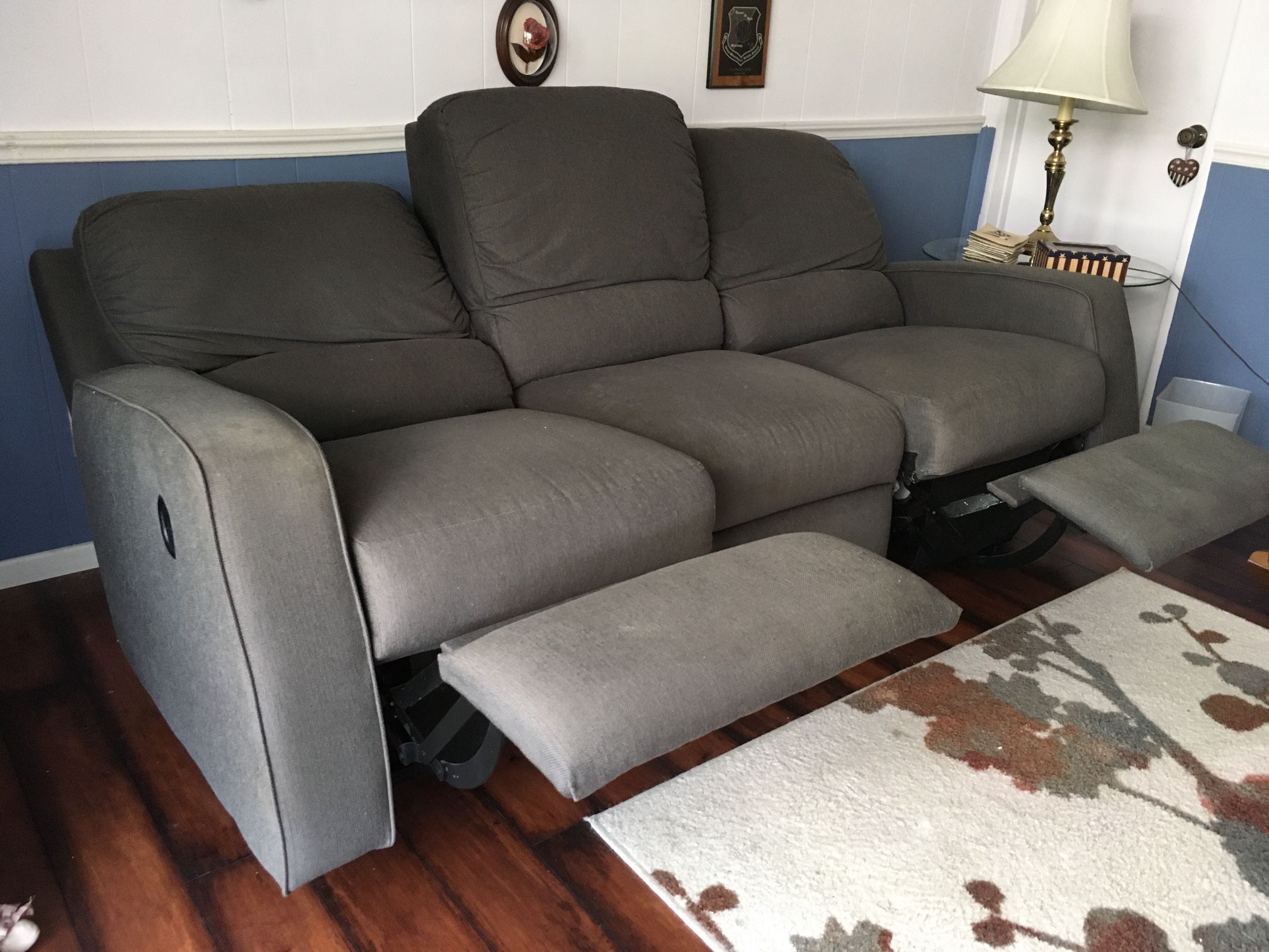 Recliner sofa