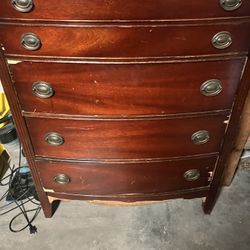 Dresser 