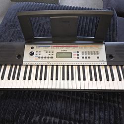 Yamaha YPT-260 - 61 Key PIANO KEYBOARD