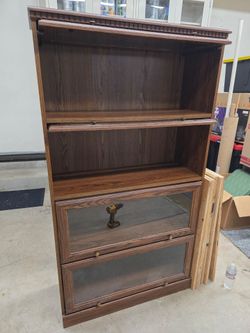 Wooden display cabinet
