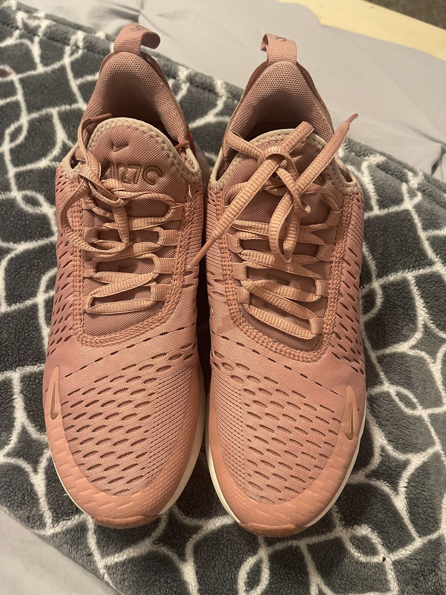 Nike Air Max 270