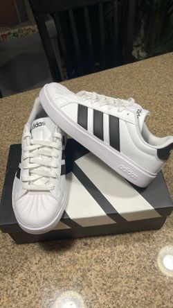 Adidas shoes size 7Y